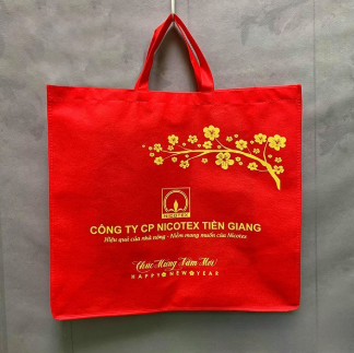 Túi vải đựng quà Tết thiết kế theo nhận diện thương hiệu