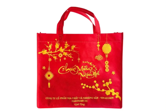 Túi vải đựng quà Tết thiết kế theo nhận diện thương hiệu