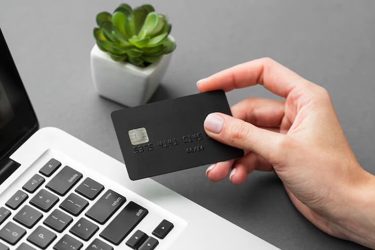 Công nghệ in ảnh ngược thường được dùng trong sản xuất thẻ ngân hàng, thẻ gắn chip