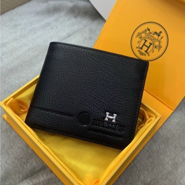 Hộp đựng ví Hermes màu vàng sang trọng đặc trưng của thương hiệu 