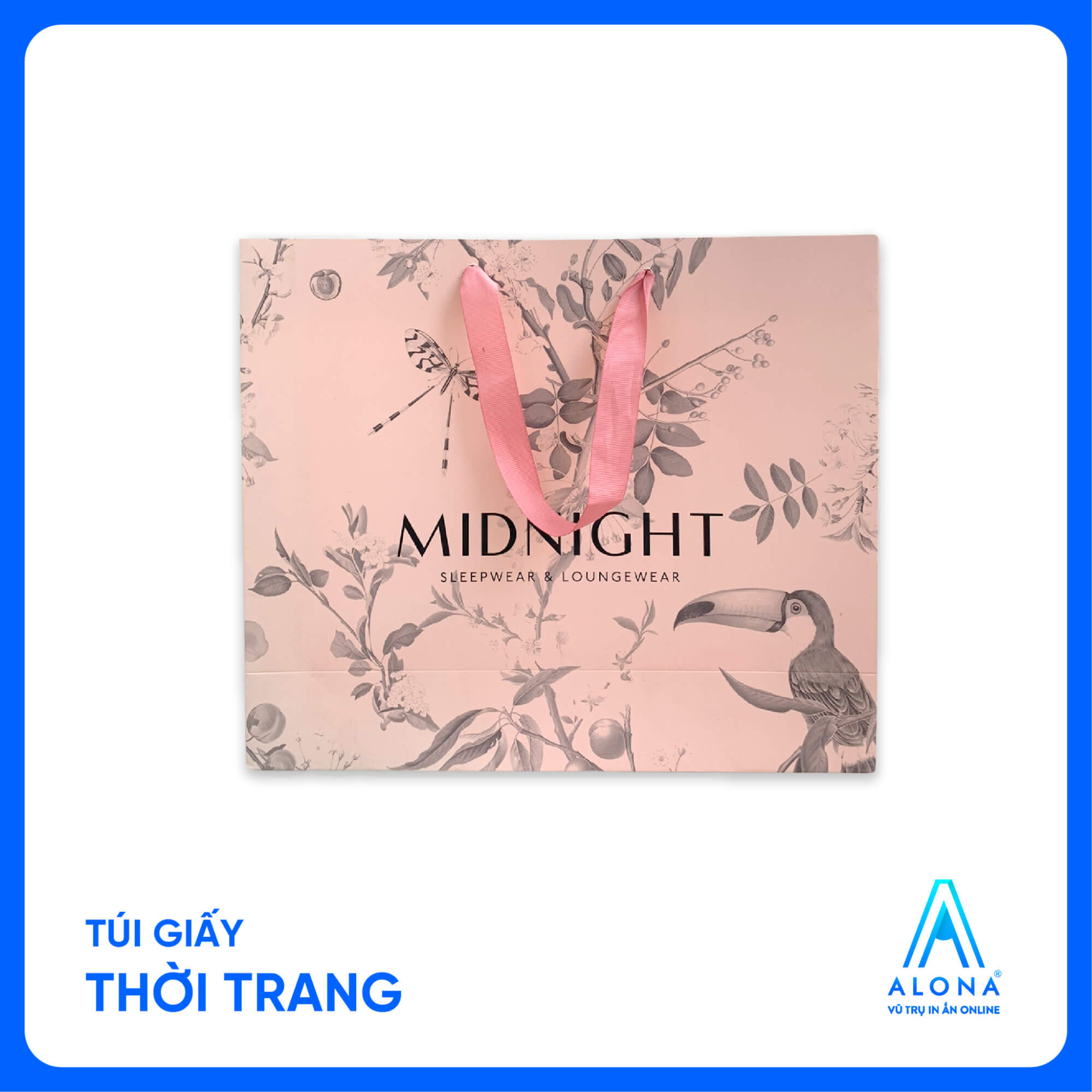 Túi giấy ngang tông hồng nhạt, trang trí họa tiết hoa lá và chim nghệ thuật