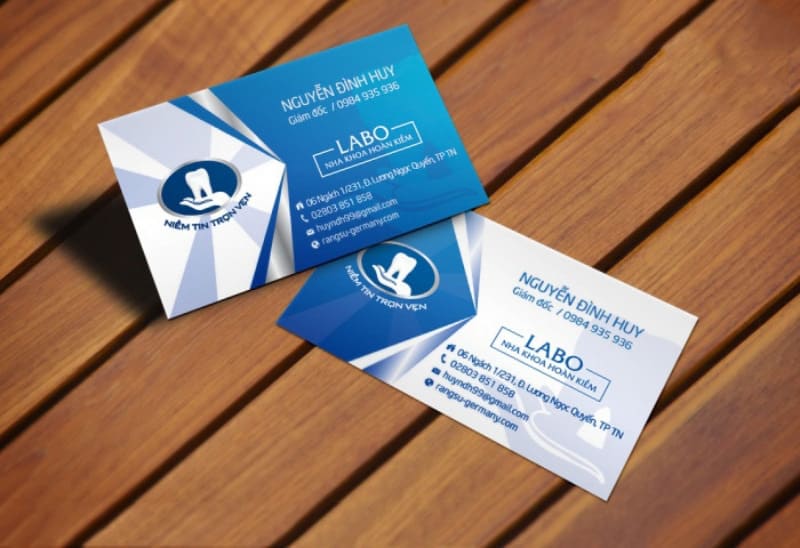 Danh thiếp bác sĩ nha khoa màu xanh trắng Danh thiếp bác sĩ nha khoa màu xanh trắng