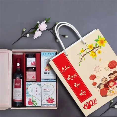 Mẫu hộp quà Tết đẹp theo hướng tinh tế, trẻ trung và tối giản