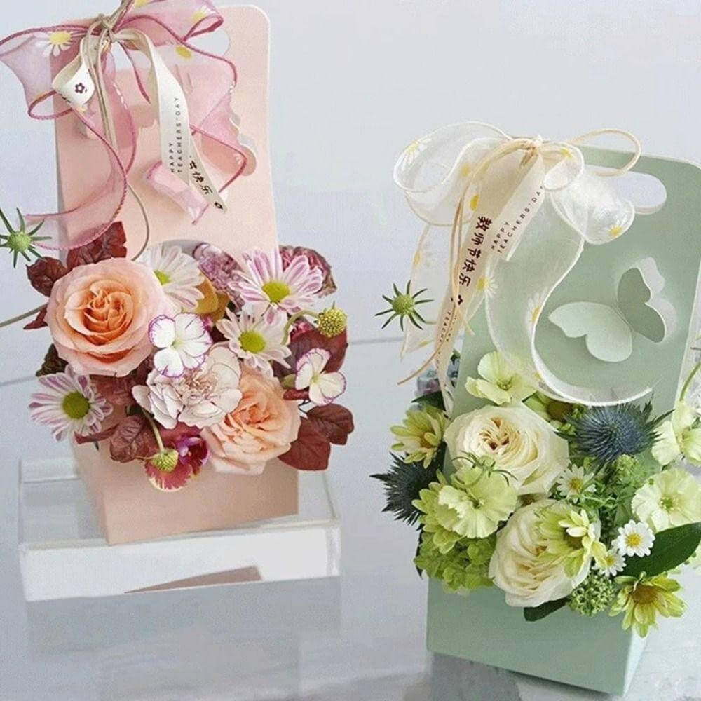 Túi giấy đựng hoa pastel trang trí nơ ruy băng và họa tiết bướm cắt nổi