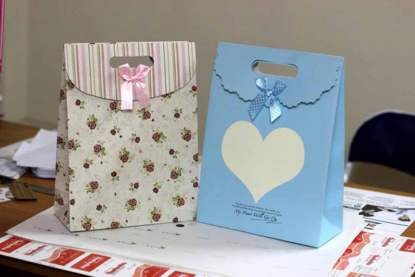 Alona - Đơn vị cung cấp túi giấy đựng quà sinh nhật đẹp, giá rẻ