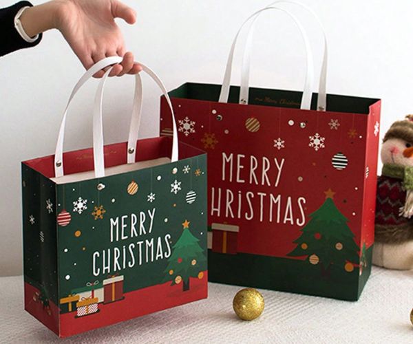 Túi giấy Noel trong mùa lễ Giáng Sinh